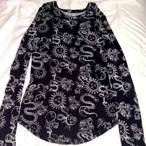 NO BOUNDARIES long sleeve cropped